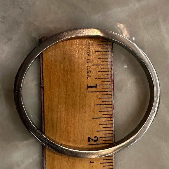 NWOT Silver and light blue henri bendel clasp bangle - Picture 3 of 5